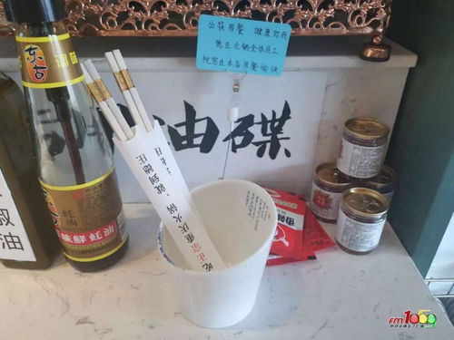 许多饭店里增加了这样一副筷子和勺子 使用有大讲究